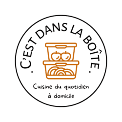 Logo de c'est dans la boite, service de cuisine de repas du quotidien à domicile à Vitré et Châteaubourg, porte de Bretagne.
Service proposé au personnes en perte d'autonomie